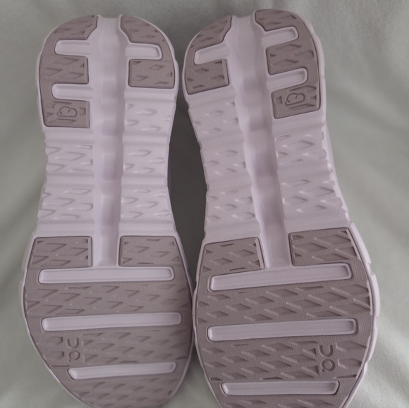 On Cloud Tilt Women Running Shoes Sneakers Ivory/Orchid Purple Size 11 NIB - Picture 7 of 9